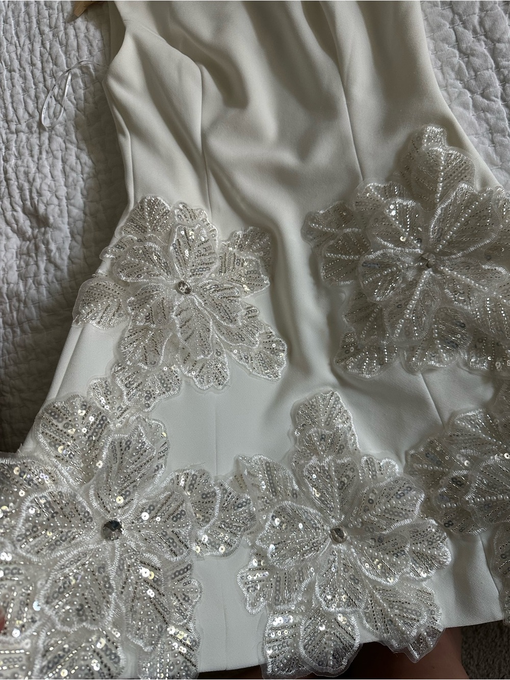 Elliatt Skye Floral Appliqué White Mini Dress - Size Small - Picture 6 of 16